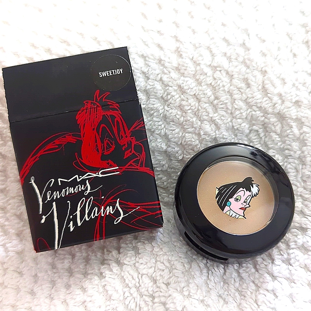 MAC eyeshadow Sweetjoy, collection  Venomous Villains: Cruella de Vil. New HTF